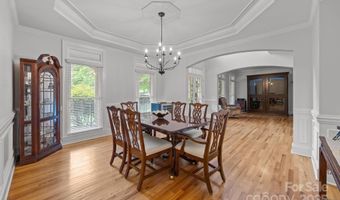 6323 Woodleigh Oaks Dr, Charlotte, NC 28226
