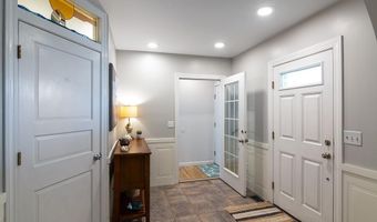 28 Palm Beach Ave, Narragansett, RI 02882