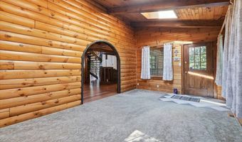 14 E Point Rd, Albrightsville, PA 18210