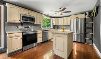 52 Thornridge Dr, Colchester, CT 06415