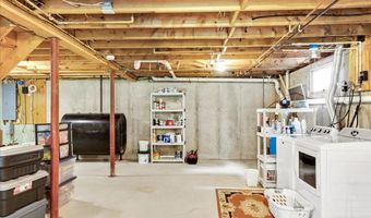 21 Bowling Green Ln, Belfast, ME 04915