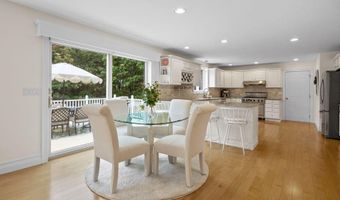 29 Weatherdeck Dr, Bourne, MA 02532