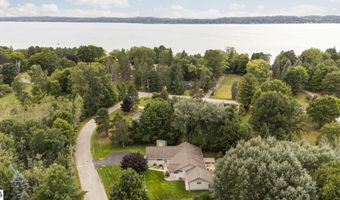 9550 Lakeside Dr, Alden, MI 49612