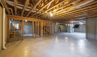 1 Pinewood Way, Athens, OH 45701