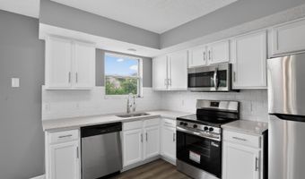 2724 Raphael Dr, Columbus, OH 43232