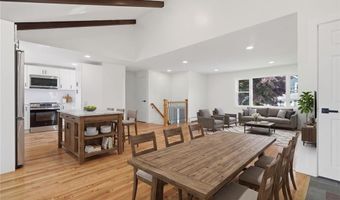 25 Stoneham St, Cranston, RI 02920