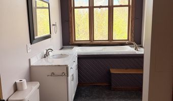 53 Hidden Dr, Alburgh, VT 05440