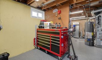 690 W Willow Gln, Addison, IL 60101