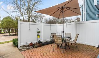 50 S Bay Dr 19, Narragansett, RI 02882