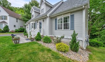 21 Lakeview Dr, Branford, CT 06405
