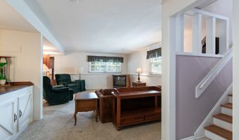 214 W Hintz Rd, Arlington Heights, IL 60004