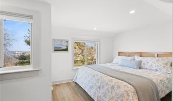 102 Lincoln Ave, East Providence, RI 02915