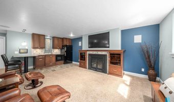 304 S Country Club Ave, Brandon, SD 57005