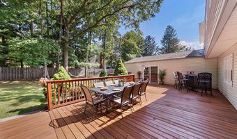 3 Renier Ct, Middletown, NJ 07748