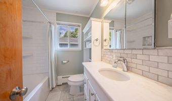 2104 S Circle Dr, Ann Arbor, MI 48103