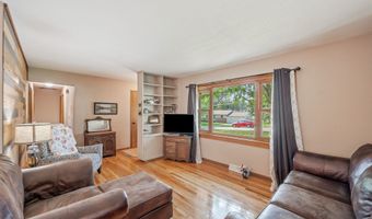 6823 NW Golden Ln, Des Moines, IA 50313