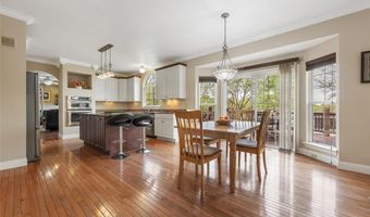 238 Pointe Lucerne Ct, Ballwin, MO 63011