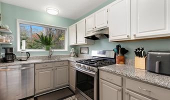 10607 MONTROSE Ave M-202, Bethesda, MD 20814