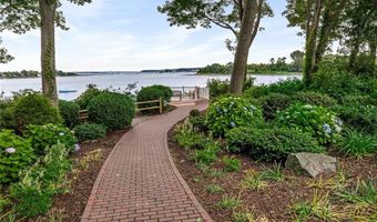 200 Wickford Point Rd, North Kingstown, RI 02852
