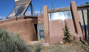 7 Freedom Rd, Carson, NM 87517