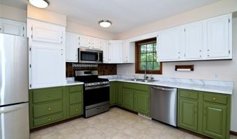 1585 Hemlock Dr, Ashtabula, OH 44004