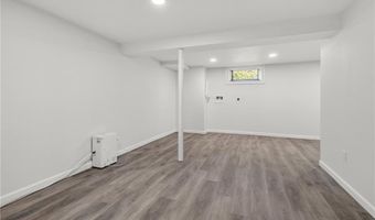 101 Bateman Ave, Cranston, RI 02920