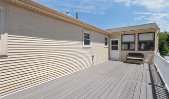 2 Dogwood Dr, Cranston, RI 02921