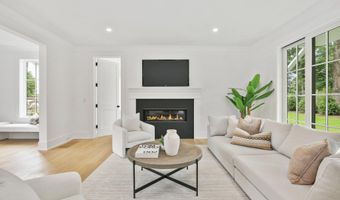 8 Fado Ln, Cos Cob, CT 06807