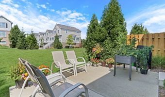 3227 N Heritage Ln, Arlington Heights, IL 60004