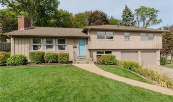 22 Whitewood Dr, Cranston, RI 02920