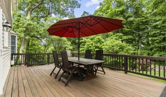 12 Logans Way, Danbury, CT 06811
