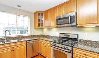 4079 S FOUR MILE RUN Dr 402, Arlington, VA 22204