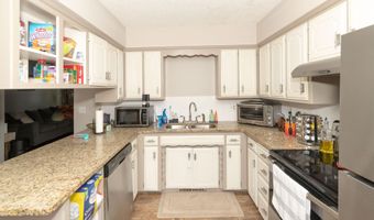 900 E Kirkwood Dr, Aurora, MO 65605