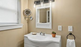 15 Eaton Ave, Bennington, NH 03442