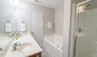 1008 Mica Lamp Ct, Apex, NC 27502