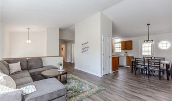 136 Hope Hill Ter, Cranston, RI 02921