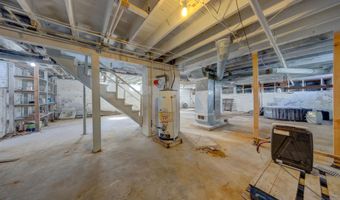 805 W 4th St, Bicknell, IN 47512