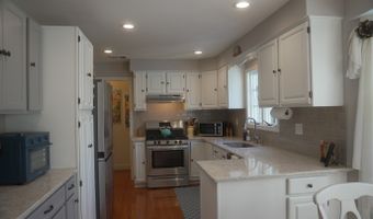 18 Carriage Dr, Burlington, CT 06013
