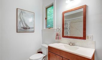 24 Hunter Ave, Newport, RI 02840