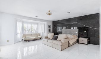 32 Princeville Ln, Las Vegas, NV 89113