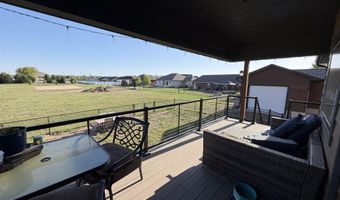 1524 Beechwood Dr, Aurora, NE 68818