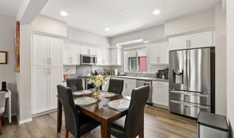 225 Royal Gln Unit #410, Escondido, CA 92025