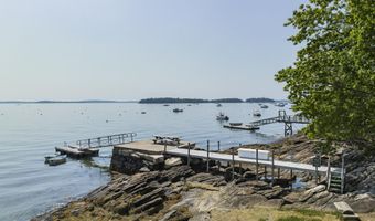 24 Amerescoggin Rd, Falmouth, ME 04105