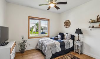 910 NE 45th St, Ankeny, IA 50021