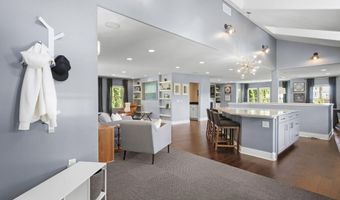 10 Roxbury Rd, Madison, WI 53704