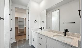 1630 Grayhawk Dr, Basehor, KS 66007