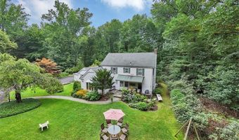 39 Cherry Ln, Airmont, NY 10952