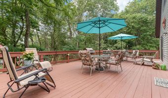 11 Carmen Gln, Albrightsville, PA 18210