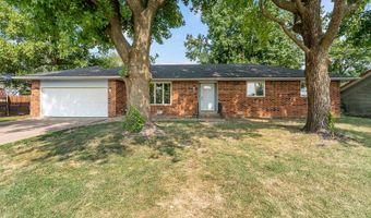 1304 S Adams Ave, Aurora, MO 65605