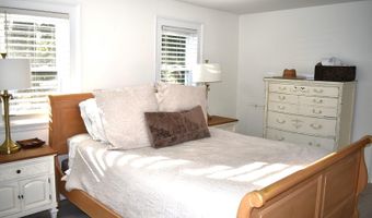 176 Richmond Ave, Amityville, NY 11701